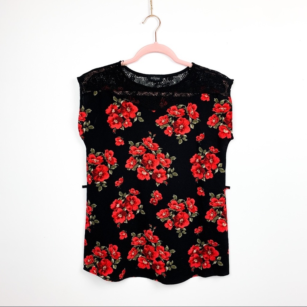 🌼2/$22🌼 Red Floral Blouse with Lace Neckline